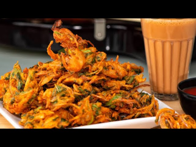 Crispy Pyaaj Pakora in Monsoon #YoutubeShorts #Shorts #CrispyPyaajPakora | Food and Passion by Kavita Bardia