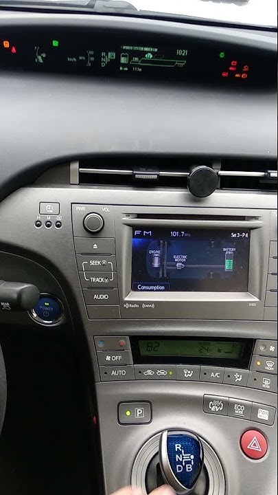 Приборная панель на тойота приус 30. Отключить антибукс приус 20. Тойота приус 30 кузов табло. Штатная магнитола на toyota prius phv. Приус отключить 30.