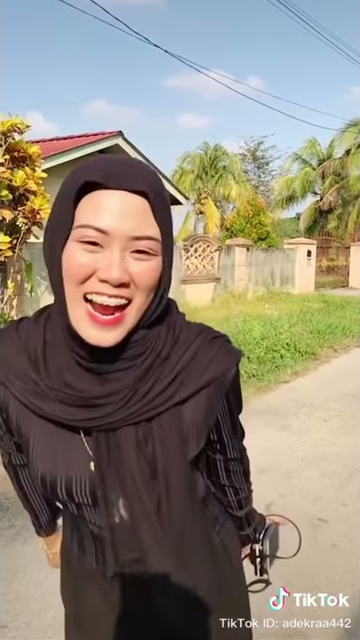 Awek tudung cute ketat