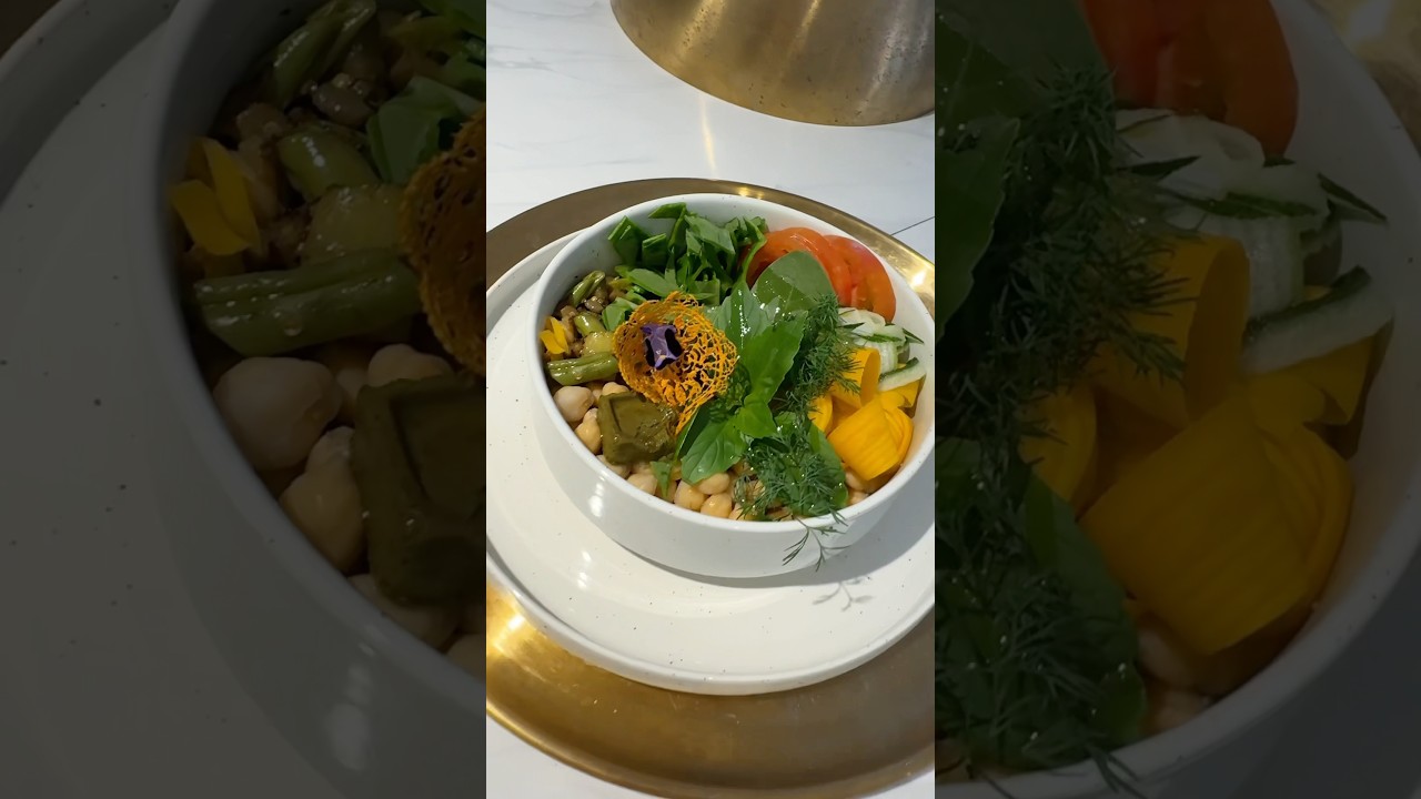 Vibrant Chickpea & Greens Bowl at Relax Food Art Restaurant / Сочный боул с нутом и зеленью в Relax