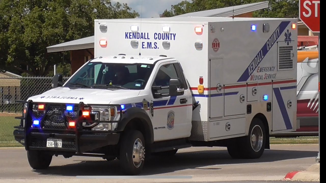 Kendall County EMS Medic 4 Responding Code 3 - YouTube