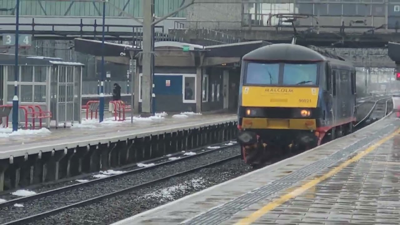 0Z25 - DB90s - Donald Malcolm (90021) on the way home through a ccccccooollllddd Stafford Station