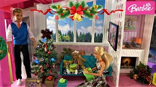 Barbie Christmas Morning Story with Barbie Sister Chelsea Taking Present and Ken Big Surprise