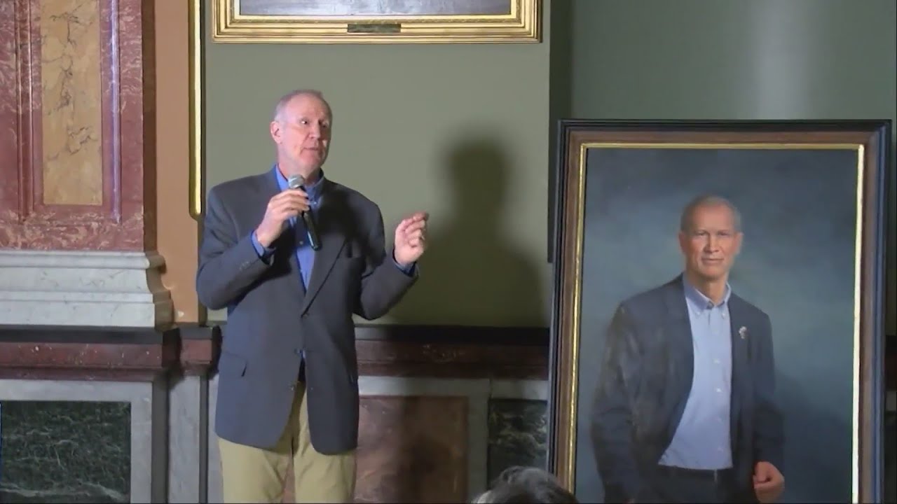 Former Illinois Gov. Rauner unveils official portrait