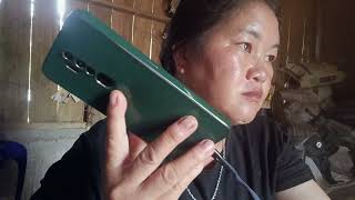 Hu   rog kv  niam  thiab kv tu niam hluas tham xov tooj noog seb kv niam tu mob puas zoo me sis
