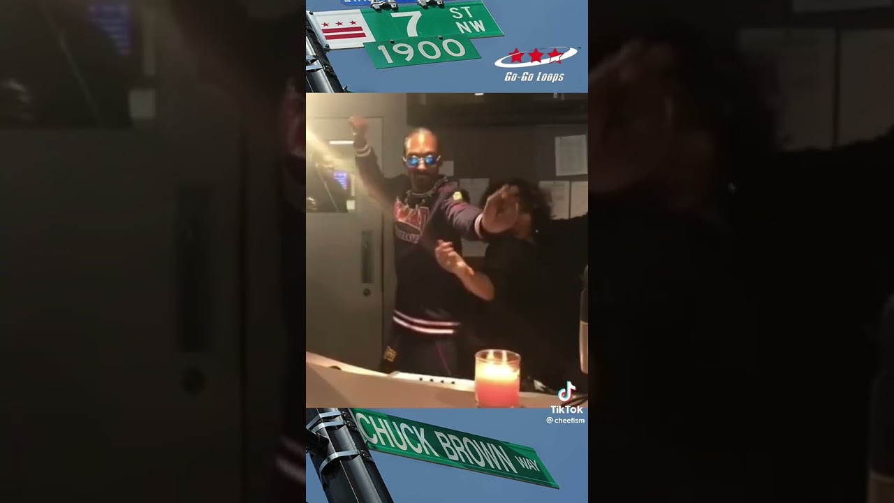 Uncle Snoop in DC partying to GOGO music 😄 
