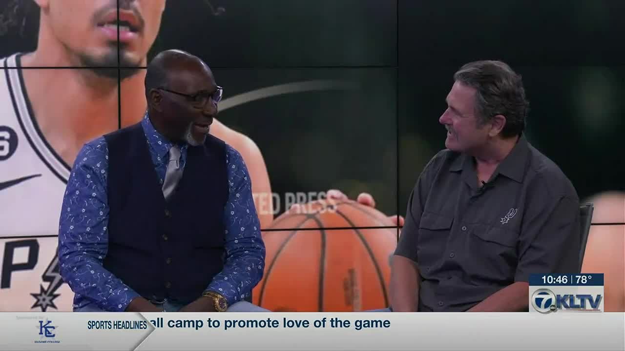 Voice of San Antonio Spurs, Bill Schoening, visits Kilgore Broadcast Museum