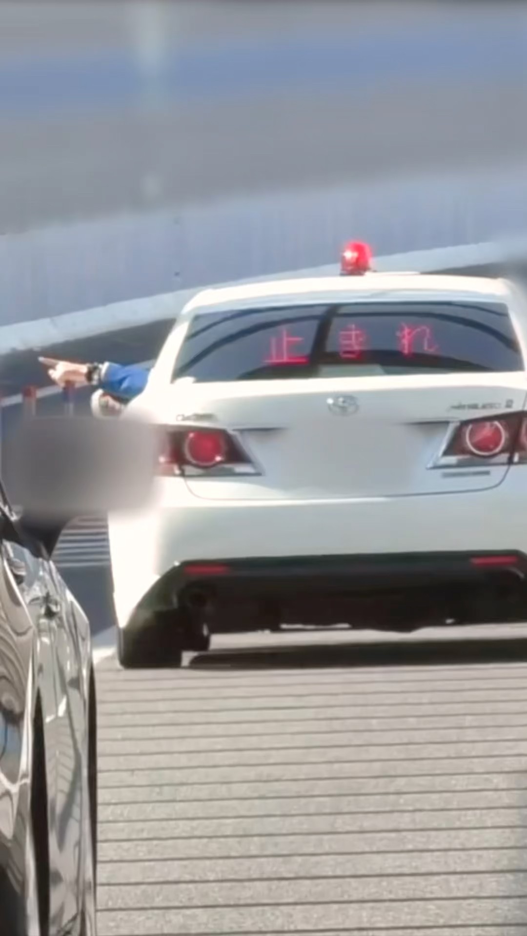 覆面パトカーが捕まえる瞬間‼️ 爆走マツダ⁉️ #shorts - YouTube 覆面パトカーが捕まえる瞬間‼️ 爆走マツダ⁉️ #shorts - YouTube