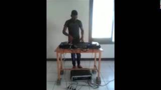 dj dully scratch with turntable and denon