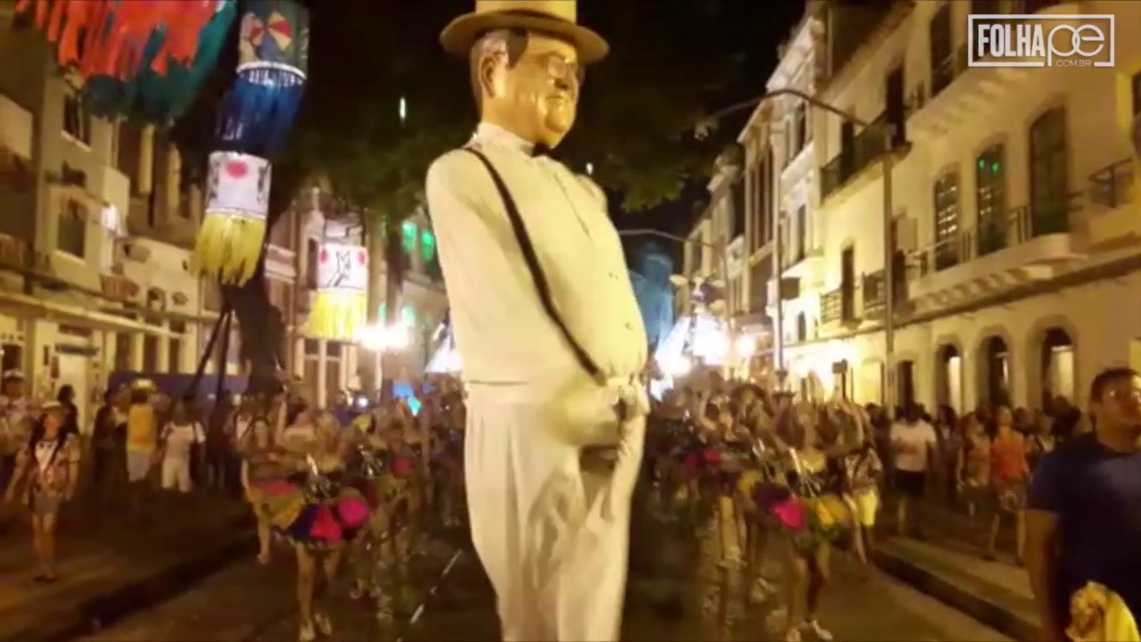 [Cotidiano] Desfile de boneco gigante no Recife Antigo pernambuco map