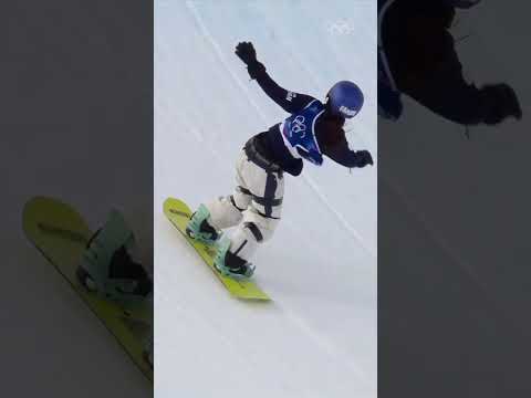 Fukada Mari gets a gold medal on her Olympic debut in the women's #Snowboard slopestyle! 🥇