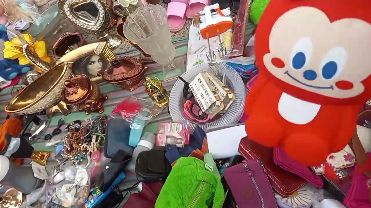 فروشات واستاندات اللبس فى وكاله البلح يوم الاحد ناحيه الكورنيش 