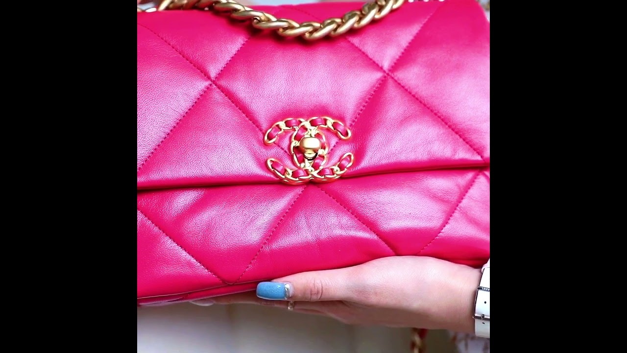  ForAale CHANEL Vintage Medium Double Flap Bag 