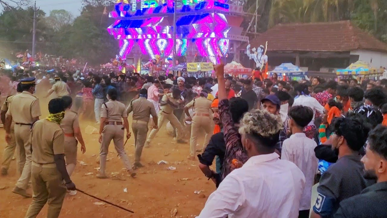 Pooram Fight | സാറുമ്മാരെ ഓടി വായോ 🤣 അവിടെ അടി ഇവിടെ അടി ചറപറ അടി 🤭 #krishnakdm #pooram #ottapalam