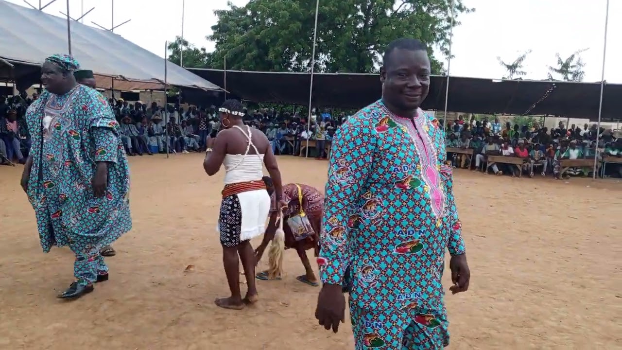 claire yadu en prestation à l'occasion de la fête du clan Nakolba