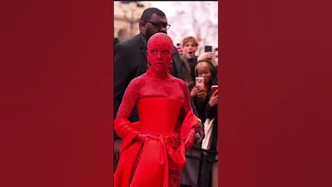 Doja Cat covered in 30,000 swarovski crystals at Schiaparelli’s Haute Couture Show in Paris #shorts