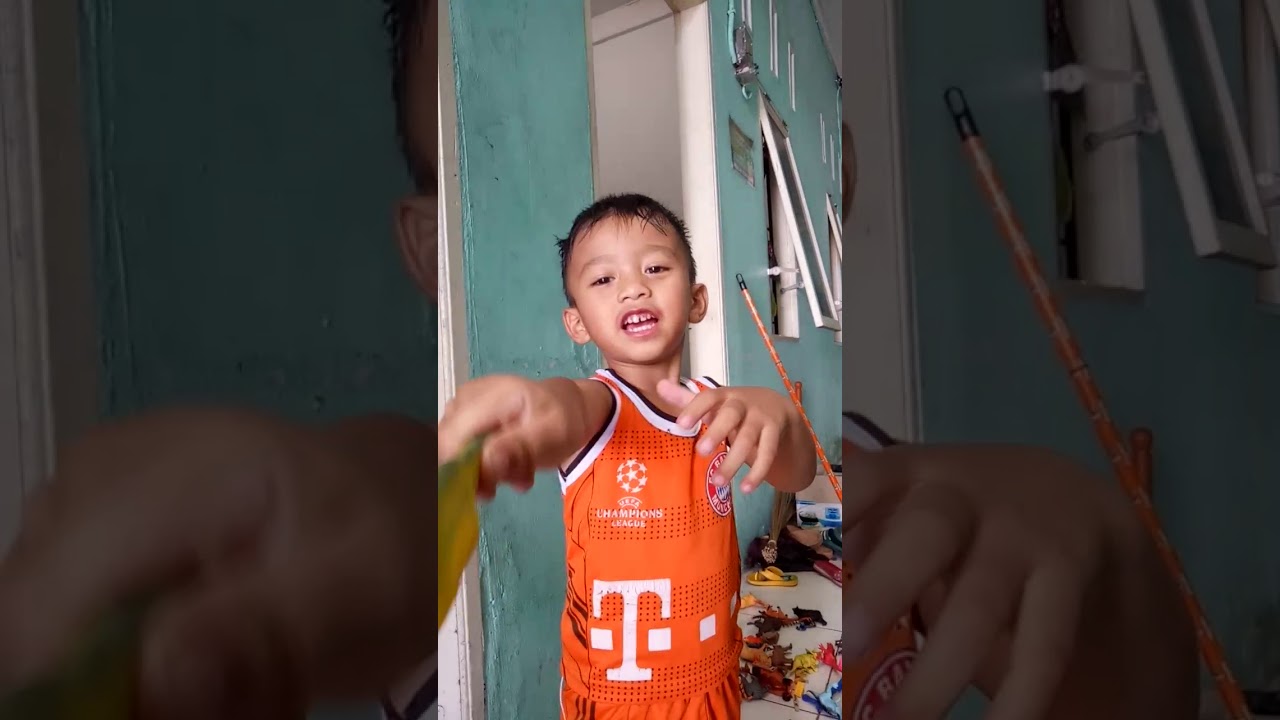 Dinosaurus mainan anak. Tius dan Tias part 1 - YouTube