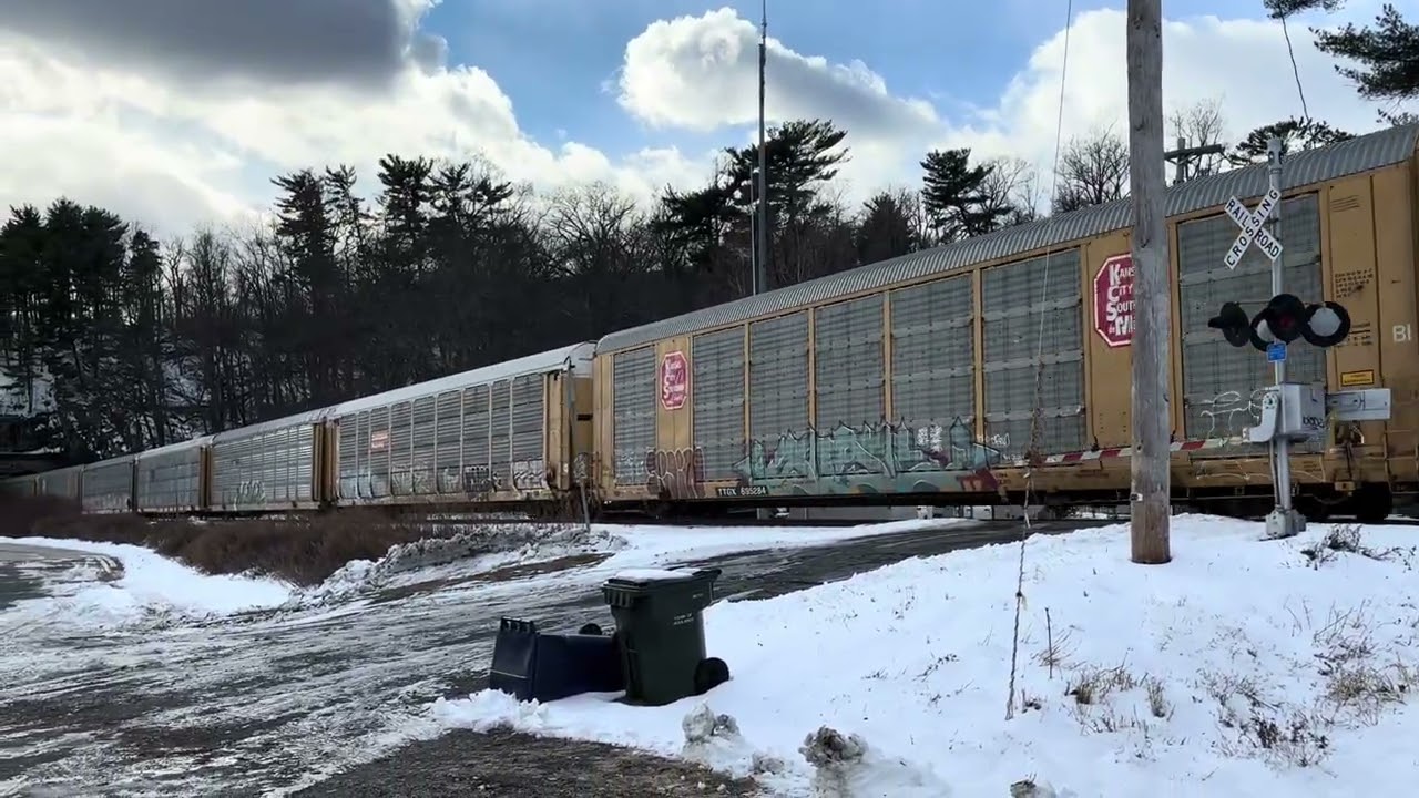 CSX River Line manifest at Bear Mountain state park 12/30/25
