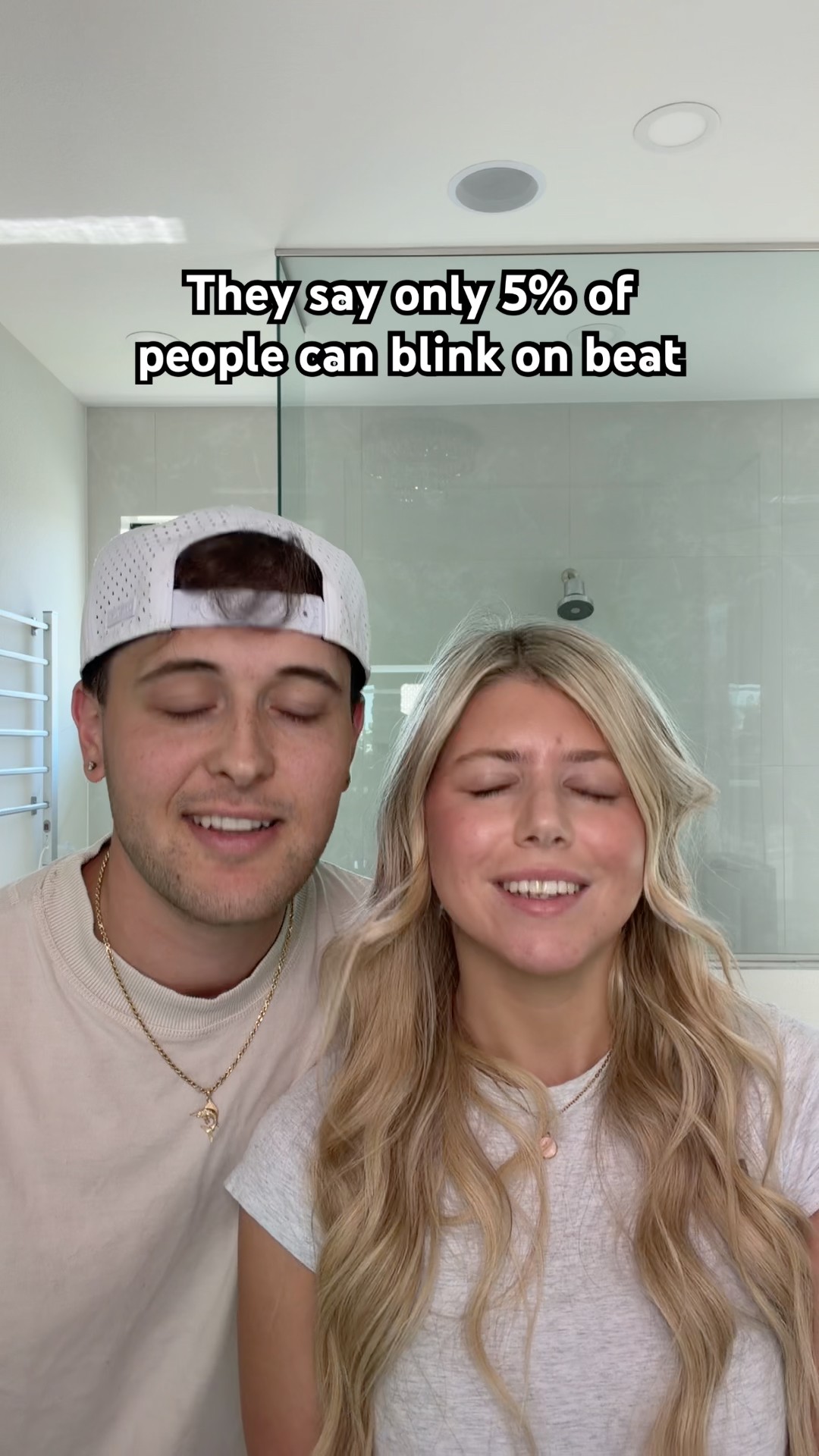 This is impossible!! 🤣👏🏻 #shorts #challenge #couple - YouTube