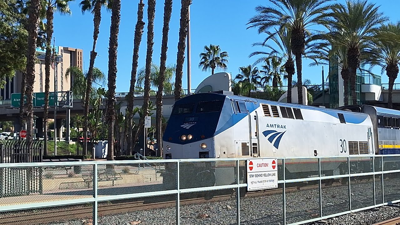 1-10-25! Railfanning Burbank Downtown Station Ft: P42DC 30!