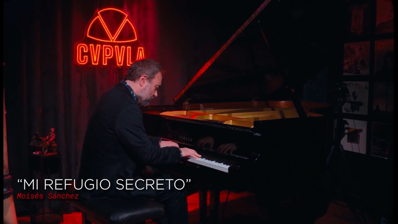 Moisés P. Sánchez interpreta "Mi Refugio Secreto" en Directo desde CVPVLA CLUB