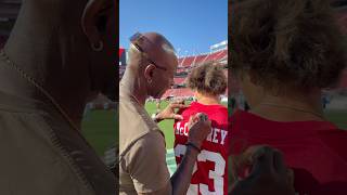 Jerry Rice making young #49ersFaithful happy #49ers #sanfrancisco49ers #49ersnews #NFL #football