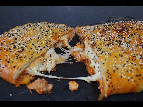فيديو: كيفية صنع فطيرة الدجاج والجبن