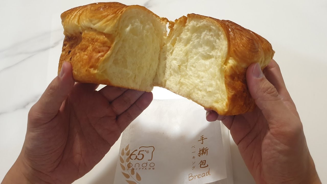 Trying out their viral Butter milk pastry bread from 65c Ondo - YouTube