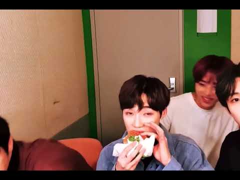 [더보이즈] 두 사람의 도키도키한 순간을 항상 1열로 관람하시는 김선우 군