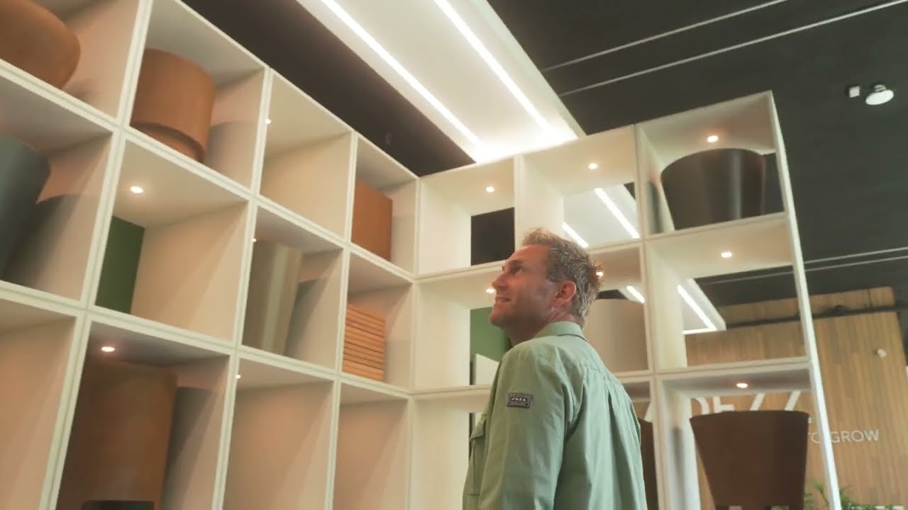 Boer Tom neemt je mee: ontdek de showroom van ADEZZ!