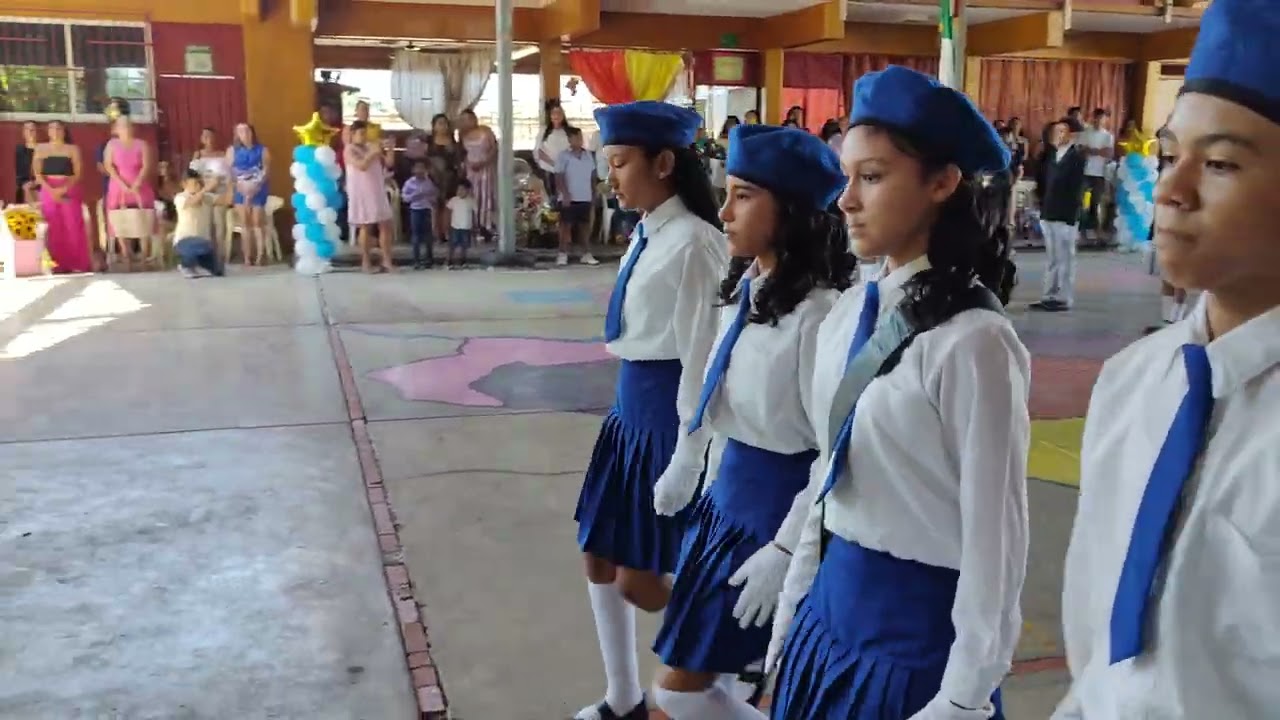 Recibiendo la bandera