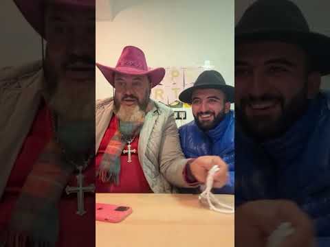 شاهدوا الاعتداء ع رجل يهودي من قبل شاب في  1شارع  فيينا النمسا