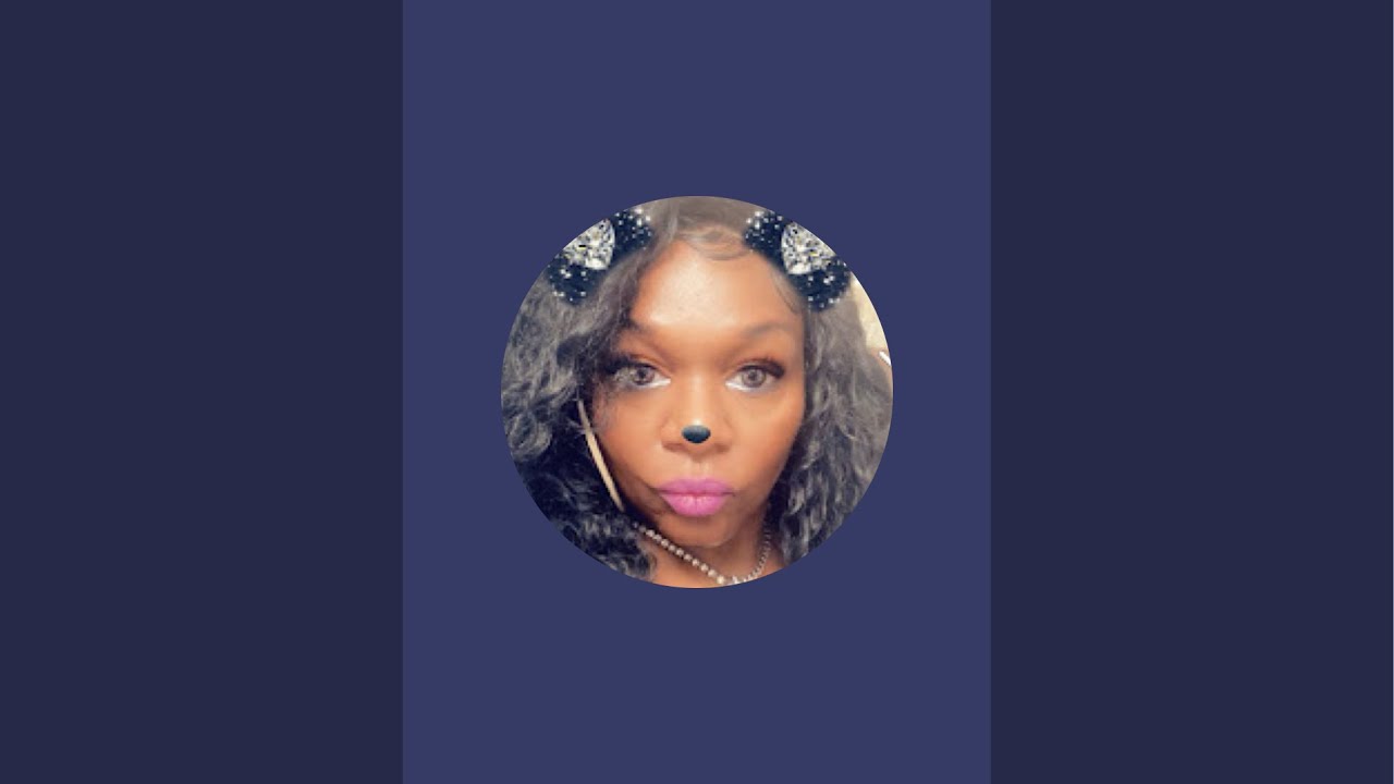 Uniquelee765 is live! Sumthin different? 😋