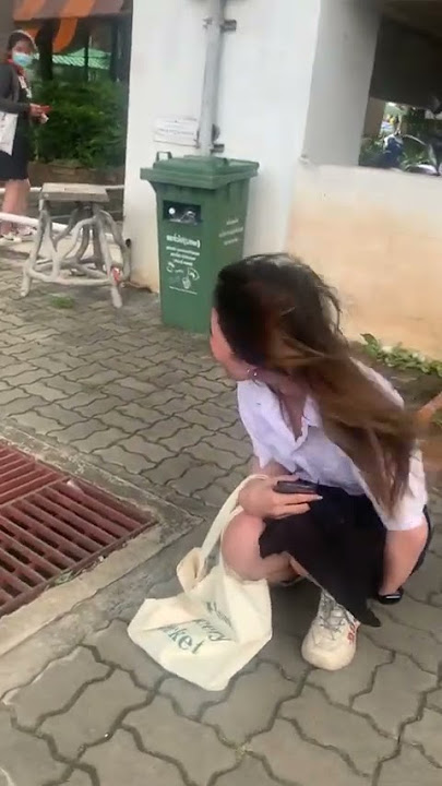 ROK MINI CEWEK JEPANG HAMPIR TEEBANG