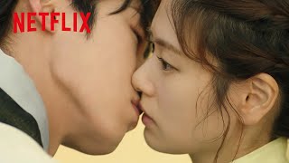 師匠の教え通り“意表を突いた”キスをするチャン・ウク | 還魂 | Netflix Japan