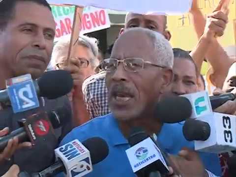 Residentes en zona de desalojo para el proyecto Domingo Savio marchan en reclamo de apartamentos