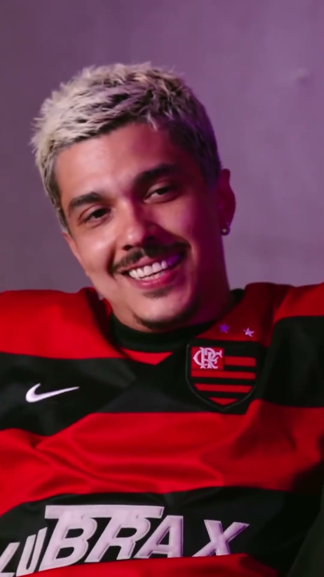 O CARA PEDE O TOM E CANTA EM OUTRO !!!