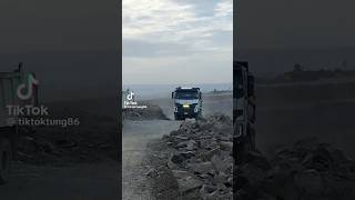 Xe Tải Bóp Kèn Ở Công Trường