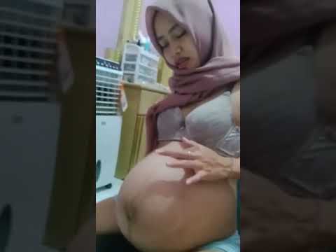 Bumil hijab pamer perut