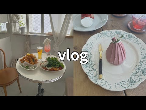 Vlog | 주말 출근한 사람의 퇴근 후 놀러간 날 | 벚꽃 몽블랑 케익 🌸 |  블랑1664 생맥주 🍺 | 솜사탕 레모네이드  | 떡볶이에 맥주는 못참지