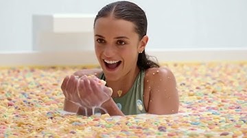 In welk zwembad zou jij duiken? 🍅🥣🤯 | Mest, tomatensaus, ontbijtgranen en gelei-uitdaging!