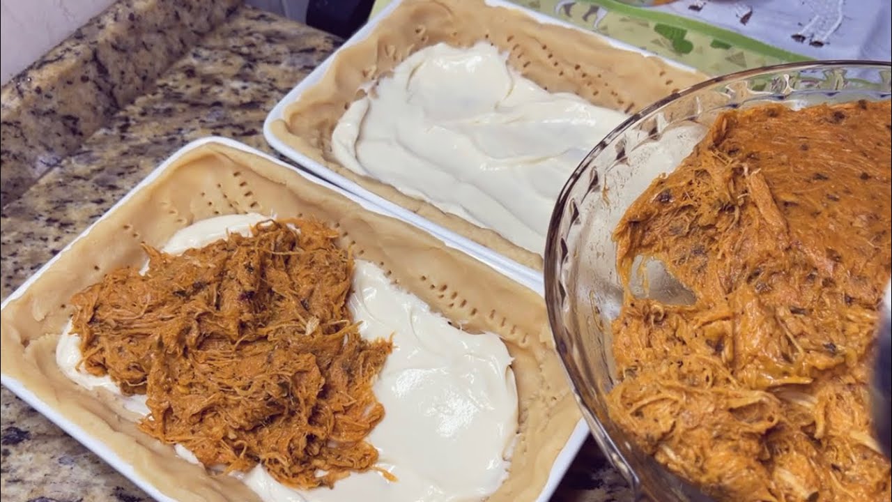 Pediram o ponto dela depois que viram o tamanho da fila pra Comprar essa empada🥺