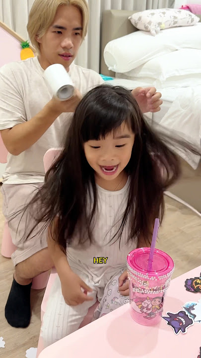 My 5 year old daughter asks me to dry her hair 💁‍♀️🎀