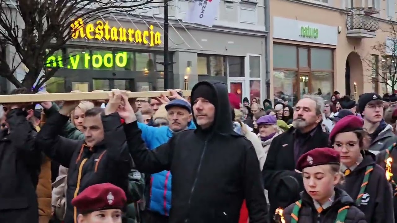 Gniezno24.com - Droga Krzyżowa ulicami miasta