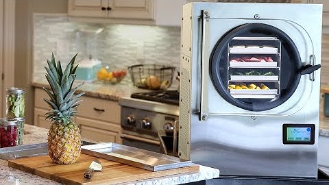 Harvest Right Freeze dryer unboxing/setup/review/tests and first cycle.