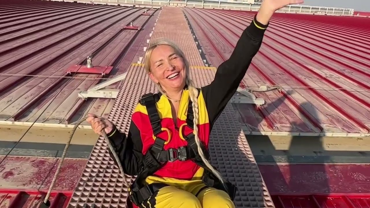 Яс Мол и Ferrari World 