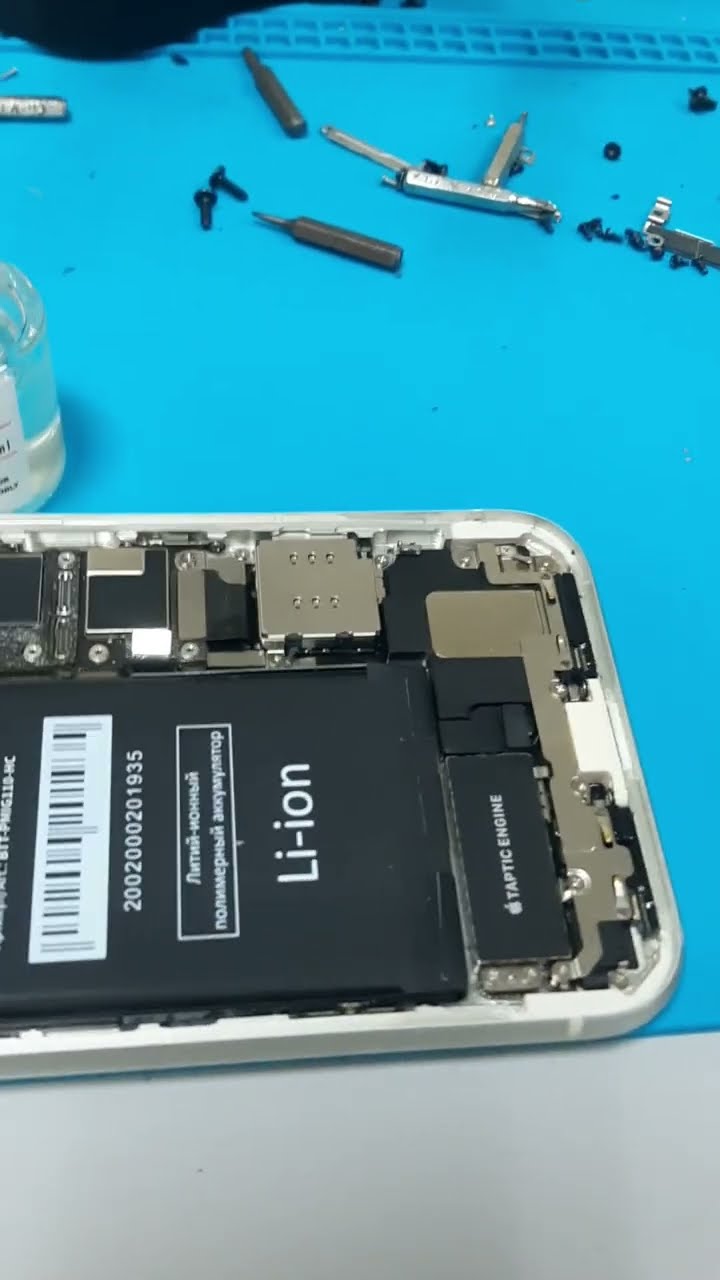 Вздулся аккумулятор айфон. Замена батареи IPhone 11 - YouTube