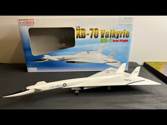 未使用 DRAGON XB-70 VALKYRIE AV-1 NASA 戦闘機 Dragon Wings XB-70 Valkyrie 1:200 Unboxing #xb70 - YouTube