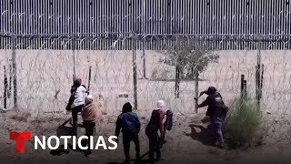 Migrantes cortaban alambre de púas fronterizo en Texas. Recibieron gas pimienta | Noticias Telemundo