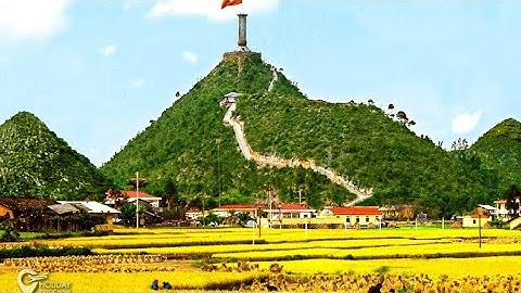 #10: Cột cờ Lũng Cú, huyện Đồng Văn, tỉnh Hà Giang. Điểm cực Bắc thiêng liêng của Tổ Quốc Hoàng Hiền